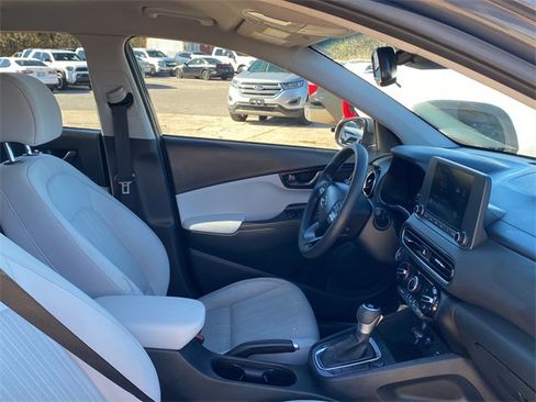 Used 2023 Hyundai Kona SEL image 11