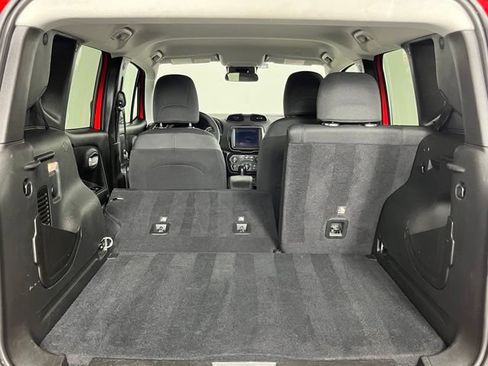 Used 2023 Jeep Renegade Latitude AWD/4WD image 27