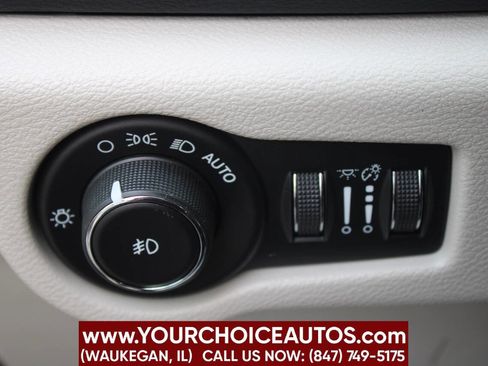 Used 2018 Chrysler Pacifica Touring-L image 36