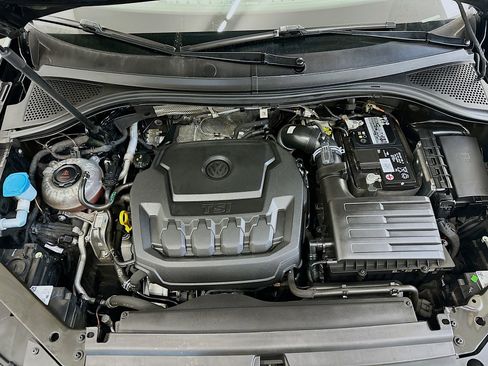 Used 2023 Volkswagen Tiguan SE w/ Panoramic Sunroof Package image 33