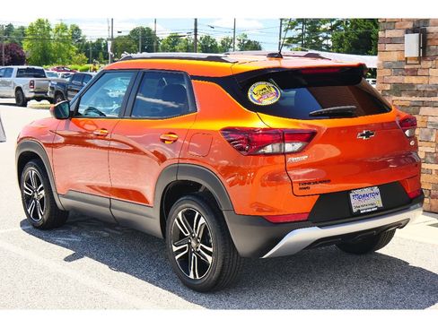 Used 2022 Chevrolet TrailBlazer LT w/ LPO, Blackout Package AWD/4WD image 3