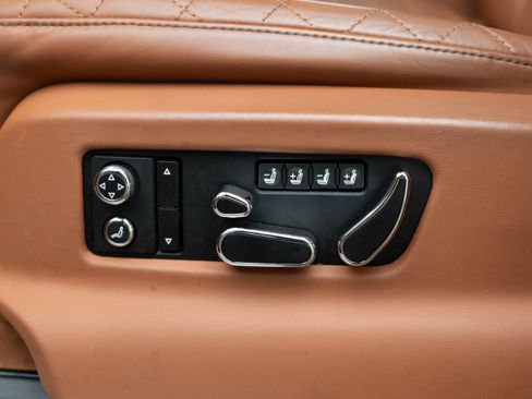 Used 2017 Bentley Bentayga image 14