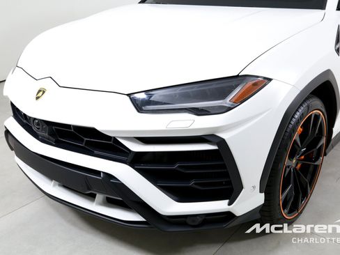 Used 2022 Lamborghini Urus AWD/4WD image 38