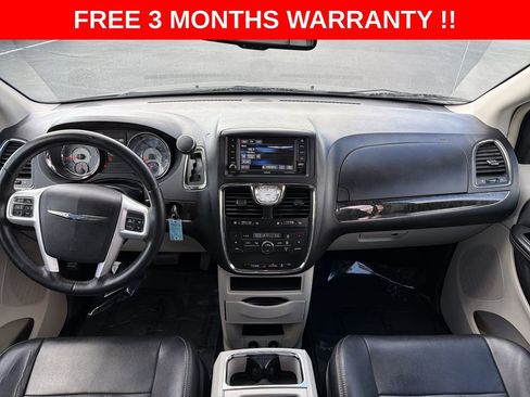 Used 2016 Chrysler Town & Country Touring image 37