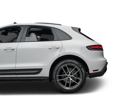 Used 2025 Porsche Macan AWD/4WD image 21
