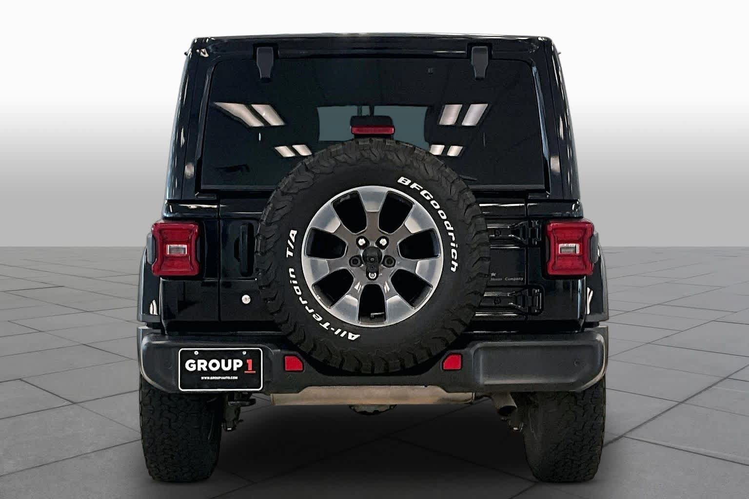 Used 2018 Jeep Wrangler Unlimited Sahara w/ Safety Group AWD/4WD image 4