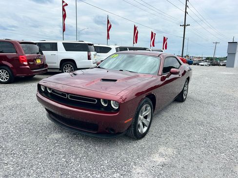 Used 2019 Dodge Challenger SXT RWD image 16