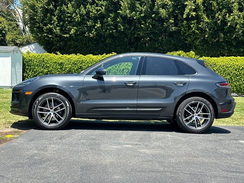 Certified 2025 Porsche Macan AWD/4WD image 2