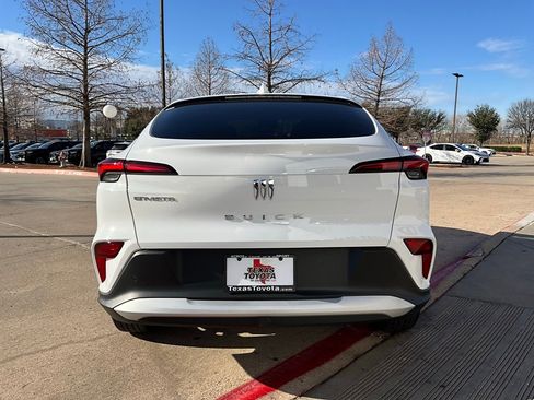 Used 2025 Buick Envista Preferred image 7