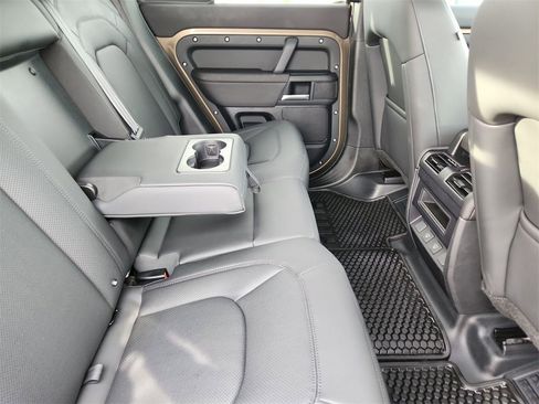 Used 2025 Land Rover Defender 110 S image 23