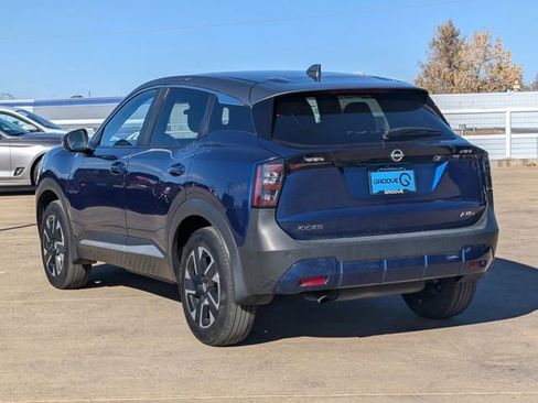 Used 2025 Nissan Kicks SV w/ Illumination Package image 7