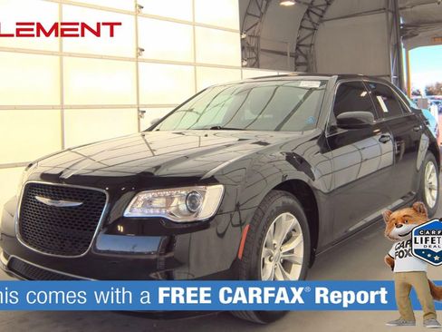 Used 2021 Chrysler 300 Touring image 1
