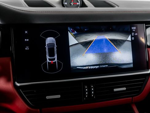 Used 2023 Porsche Cayenne Platinum Edition image 44