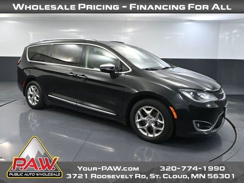 Used 2018 Chrysler Pacifica Limited FWD image 1