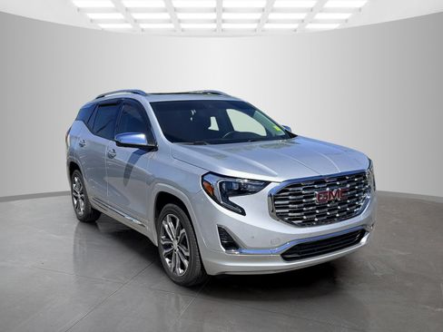 Used 2020 GMC Terrain Denali w/ Denali Premium Package AWD/4WD image 3