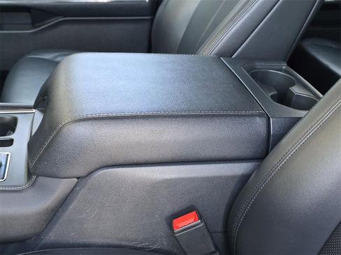 Used 2024 Ford Expedition XLT image 7