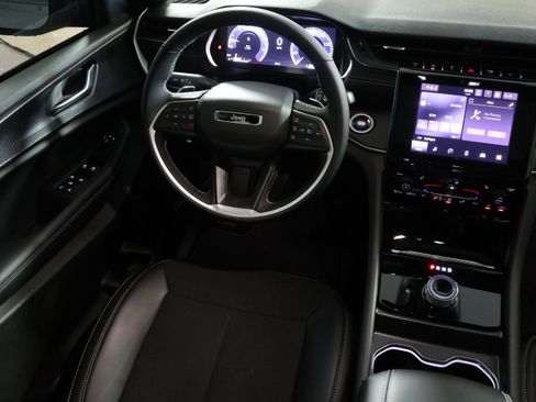 New 2025 Jeep Grand Cherokee L Altitude image 17