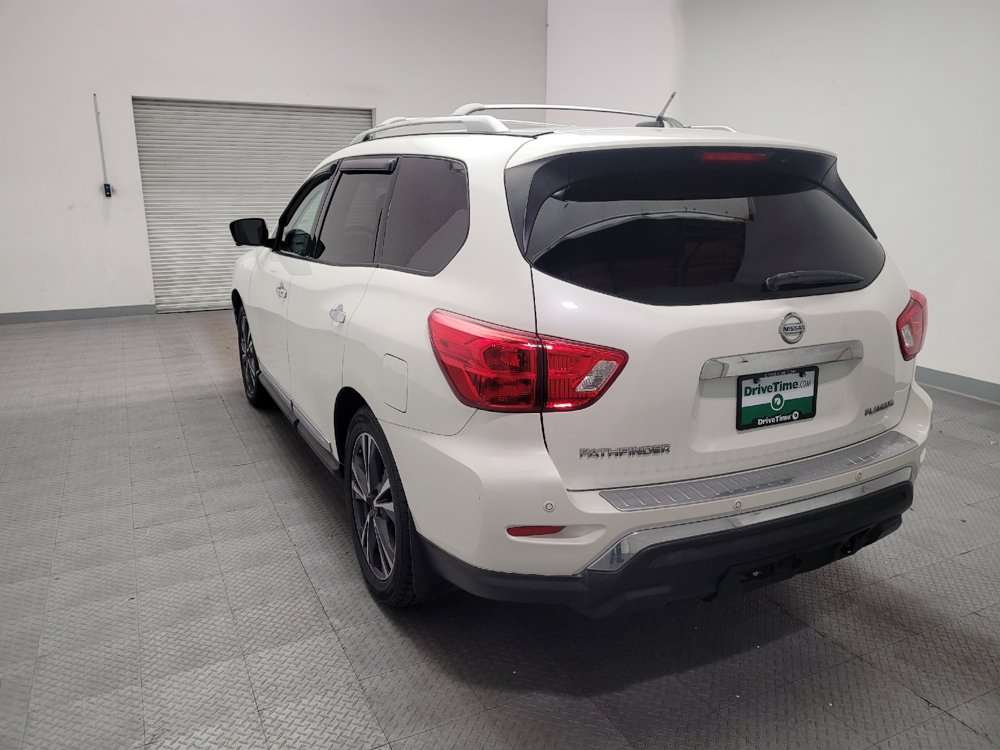 Used 2017 Nissan Pathfinder Platinum w/ Family Entertainment Package FWD image 6