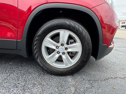 Used 2019 Chevrolet Trax LT w/ LT Convenience Package FWD image 12