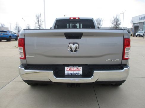 Used 2024 RAM 3500 Tradesman w/ Chrome Appearance Group AWD/4WD image 4