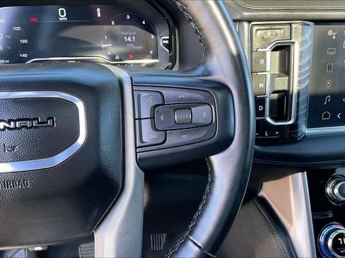 Used 2024 GMC Yukon XL Denali image 24