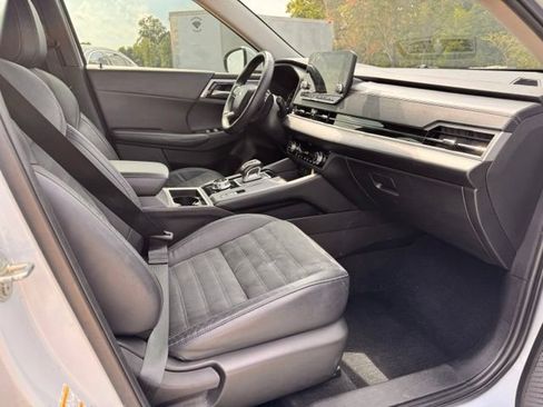 Used 2023 Mitsubishi Outlander SE AWD/4WD image 14