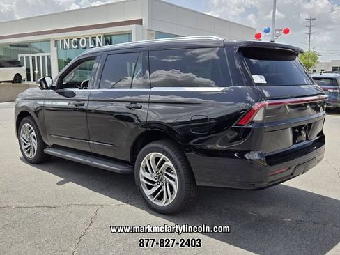 New 2027 Lincoln Navigator Premiere RWD image 3
