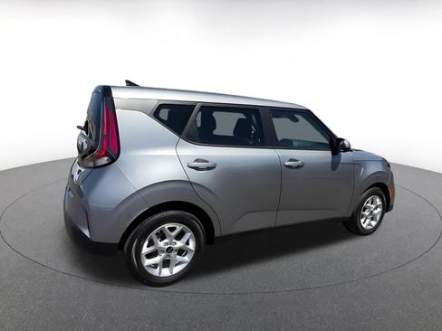 Used 2025 Kia Soul LX w/ LX Technology Package FWD image 15