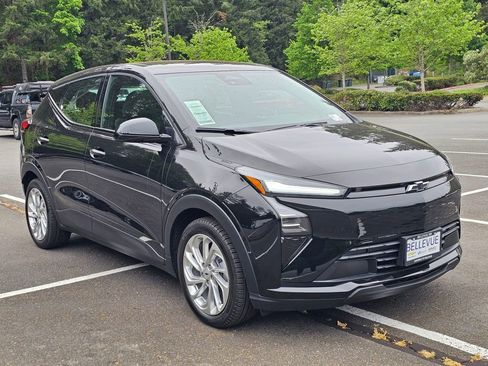 New 2027 Chevrolet Bolt LT w/ Comfort Package FWD image 7