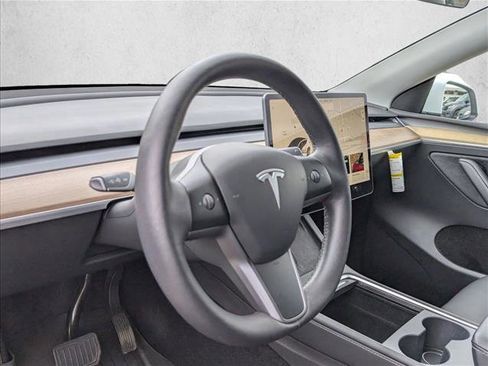 Used 2023 Tesla Model Y Long Range image 9