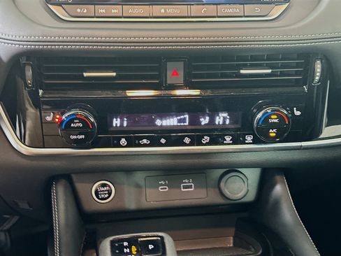 Used 2023 Nissan Rogue SL image 24