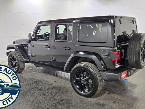 Used 2024 Jeep Wrangler Unlimited Sahara w/ Technology Group image 5