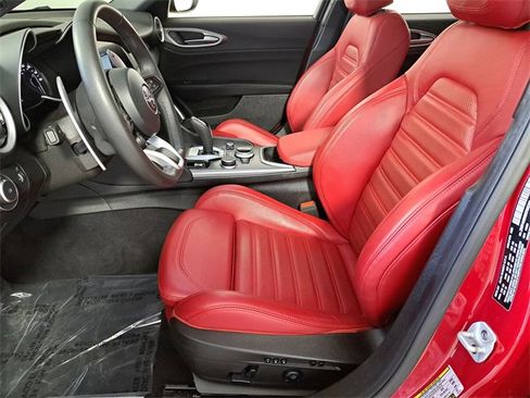 Used 2022 Alfa Romeo Giulia Veloce image 19