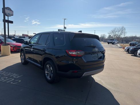New 2025 Honda Pilot EX-L image 3