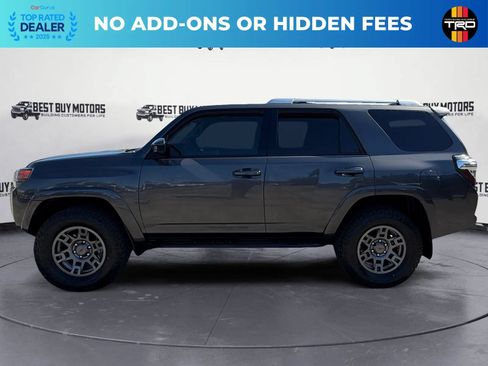 Used 2018 Toyota 4Runner SR5 AWD/4WD image 5