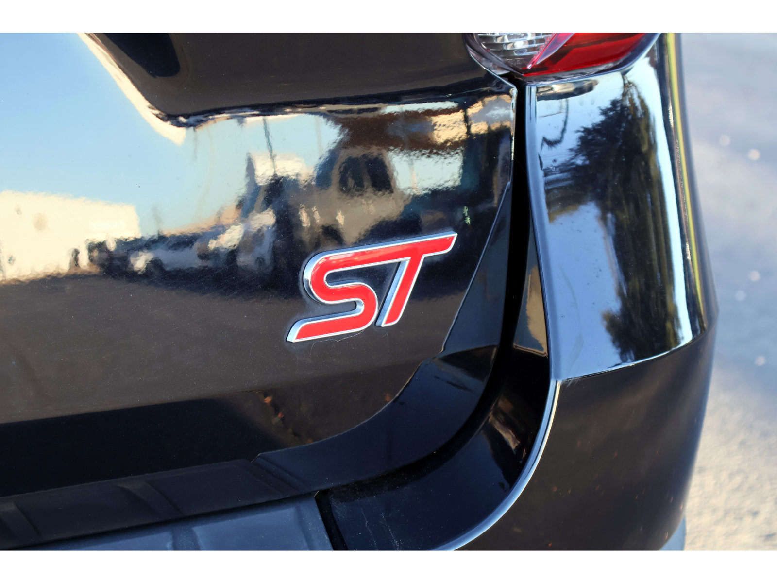 Used 2022 Ford Explorer ST RWD image 14