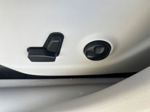 Used 2021 Jeep Cherokee Latitude Lux w/ Comfort/Convenience Group image 33