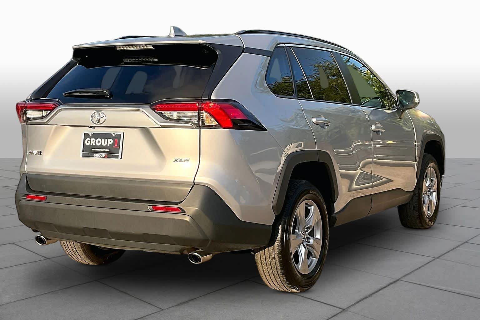 Used 2025 Toyota RAV4 XLE FWD image 13