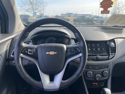 Used 2018 Chevrolet Trax LT w/ Sun & Sound Package image 23