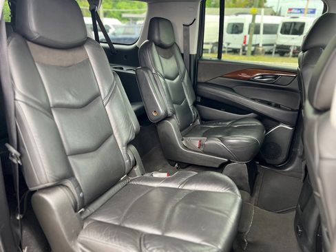 Used 2020 Cadillac Escalade ESV Luxury image 21