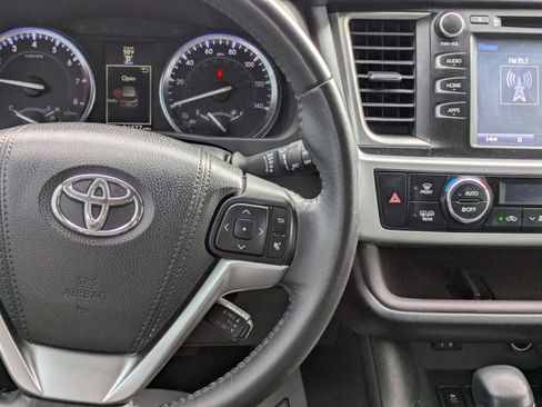 Used 2015 Toyota Highlander XLE image 21