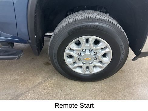 Used 2025 Chevrolet Silverado 2500 LTZ w/ LTZ Convenience Package image 15