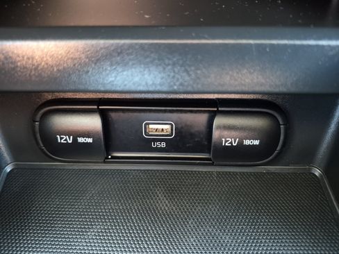 Used 2025 Kia Soul LX w/ LX Technology Package FWD image 19