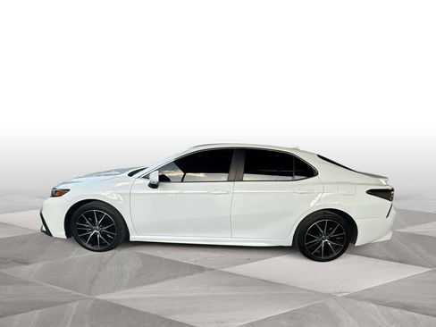 Used 2024 Toyota Camry SE FWD image 5