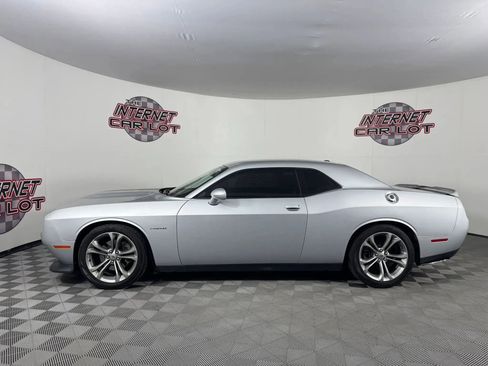 Used 2020 Dodge Challenger R/T RWD image 4