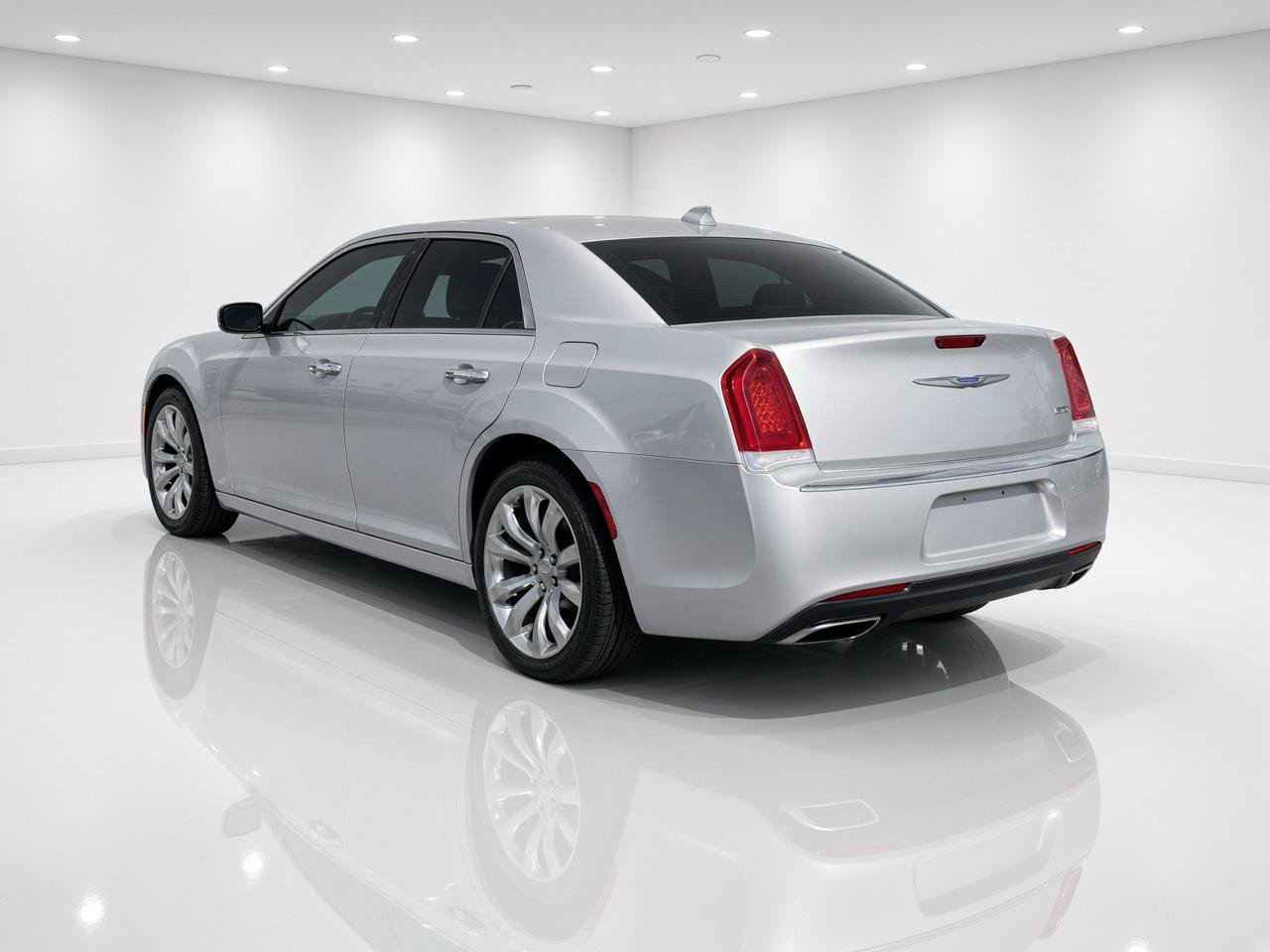 Used 2020 Chrysler 300 Limited RWD image 3