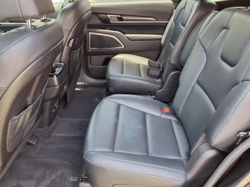 Used 2025 Kia Telluride S FWD image 10