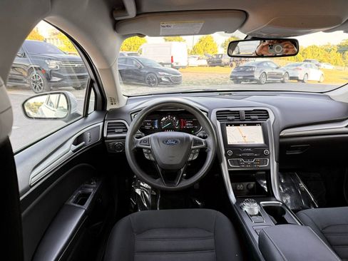 Used 2019 Ford Fusion SE FWD image 26