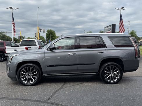 Used 2019 Cadillac Escalade Platinum w/ Escalade Sport Edition AWD/4WD image 4