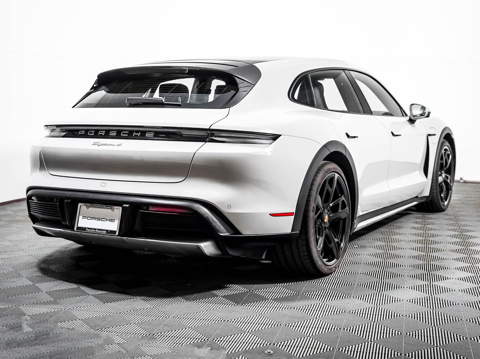Certified 2023 Porsche Taycan 4 Cross Turismo AWD/4WD image 10